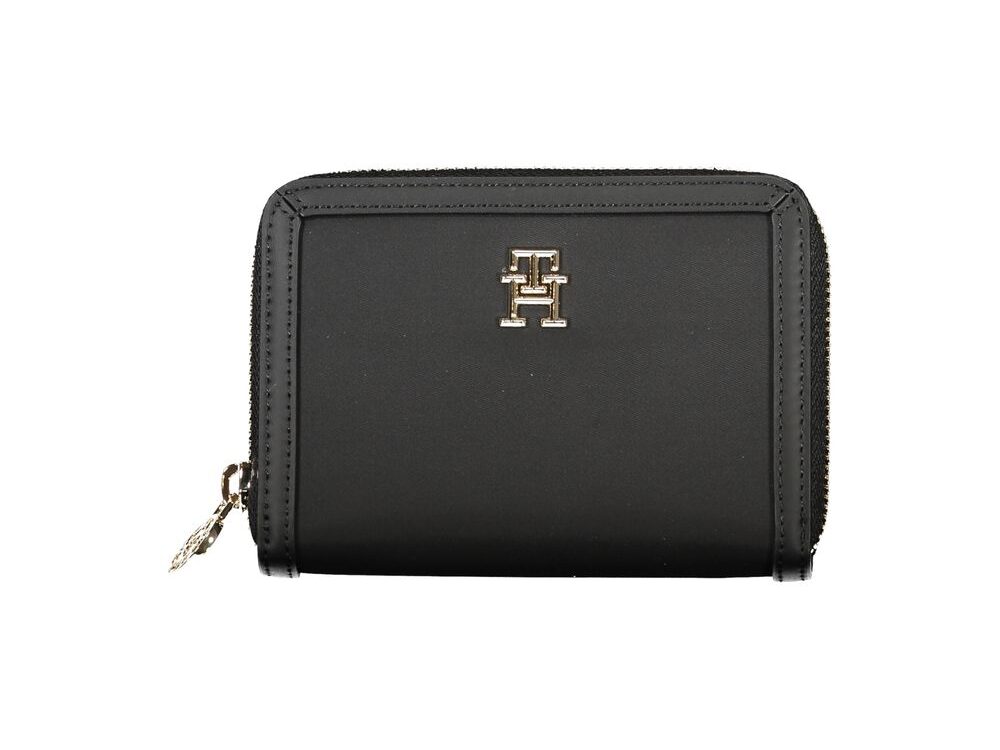 Tommy Hilfiger Elegant Zip Wallet with Ample Storage